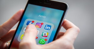 Notifications iPhone absentes sur l’écran verrouillé malgré des applications actives